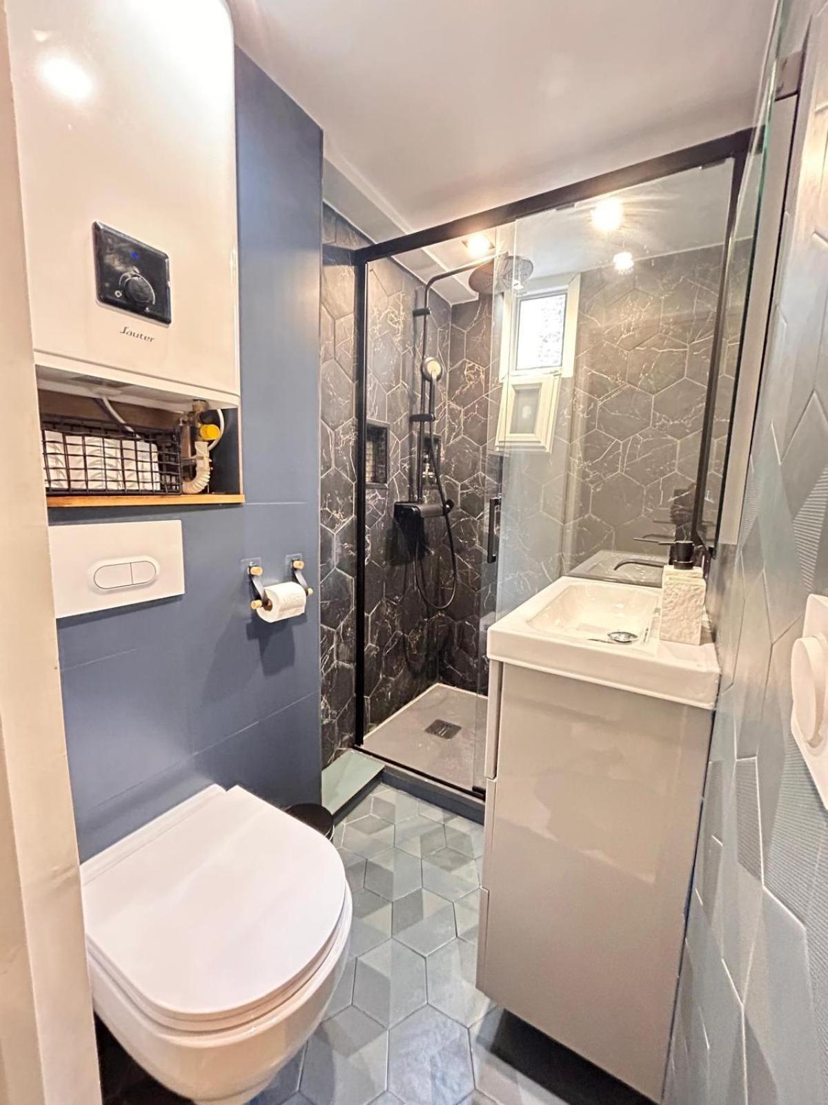 Appartamento Modern Near Montmarte 2 Mins From Metro Chateau Rouge Parigi
