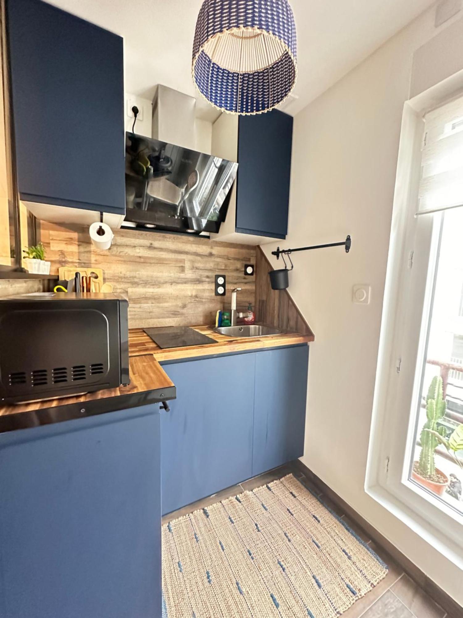 Modern Near Montmarte 2 Mins From Metro Chateau Rouge Appartamento Parigi